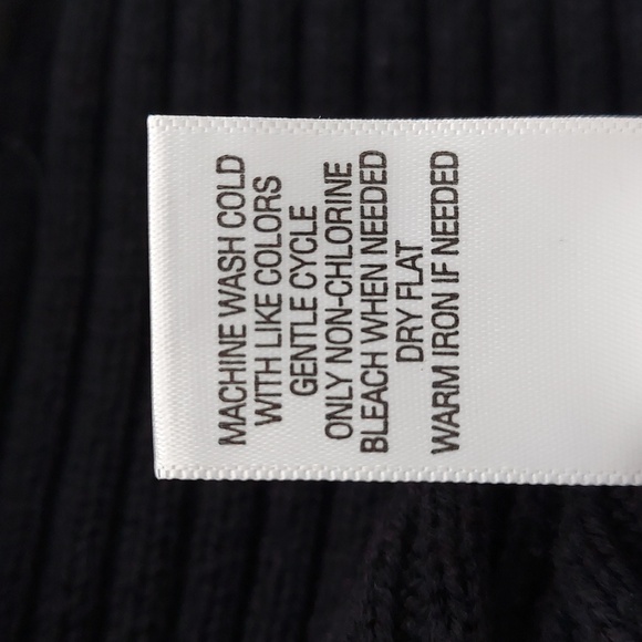 • Croft & Barrow Women's 1X Black Quilted and Sweater Zip-Up Cardigan, Like New - Picture 8 of 10